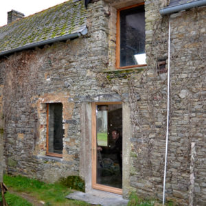 Fenêtres et porte en châtaignier