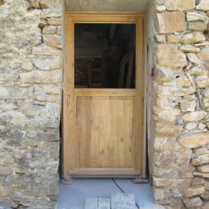 Porte d&rsquo;entrée en châtaignier